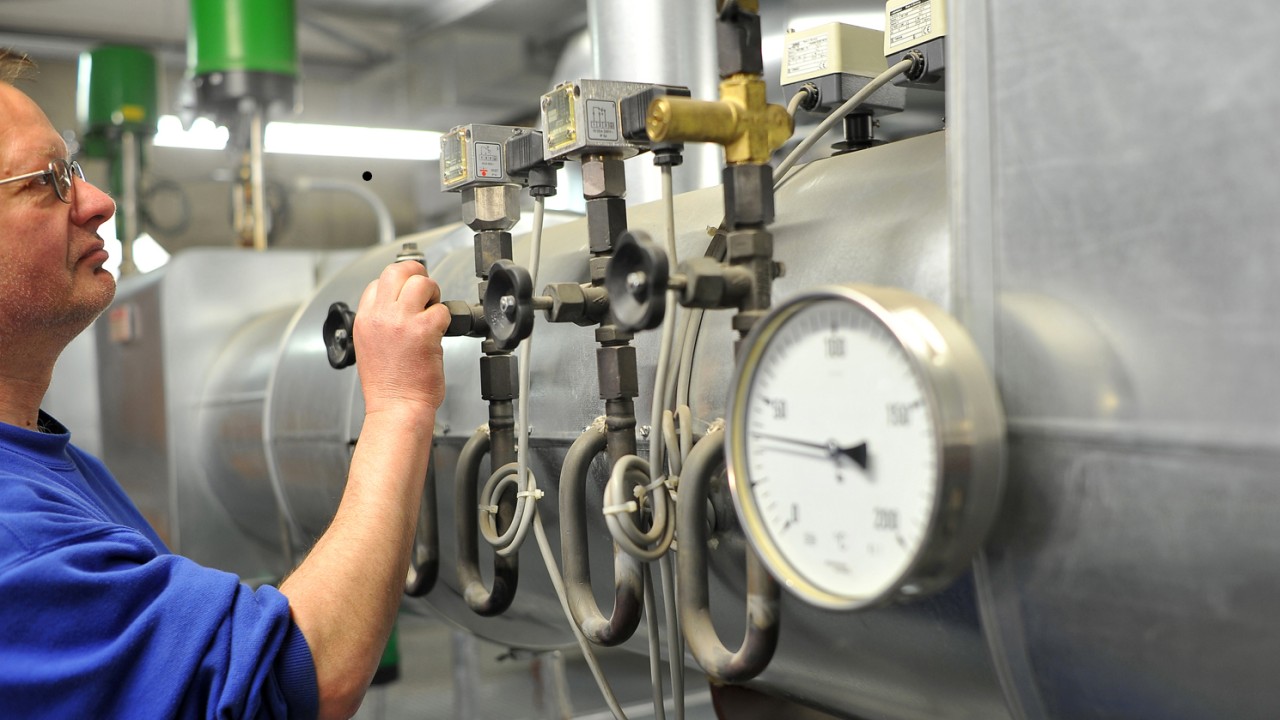 Regulärer Betrieb und Instandhaltung im BHKW Freiburg-Vauban (Holzblockheizkraftwerk)