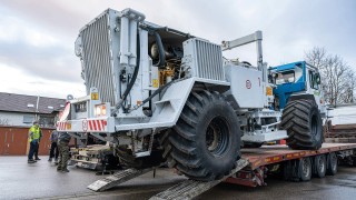 Fahrzeug für seismische Untersuchungen 