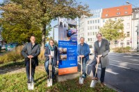 Offizieller Spatenstich des Freiburger Schnellladeparks an der B31.